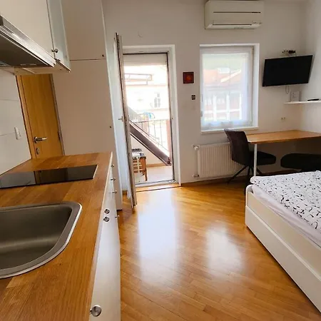 Old Town Apartment *
