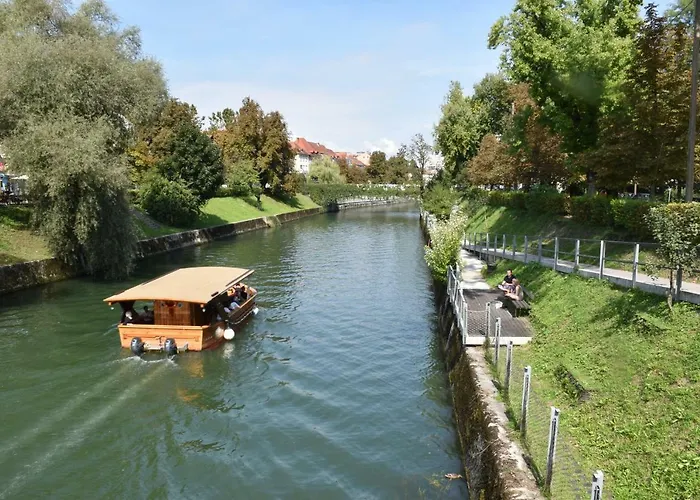 Old Town Apartment *